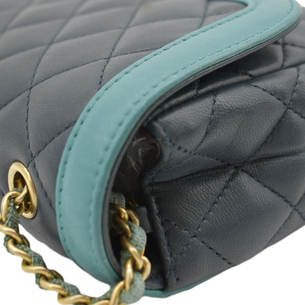 CHANEL Black shoulder bag with gold chain strap 