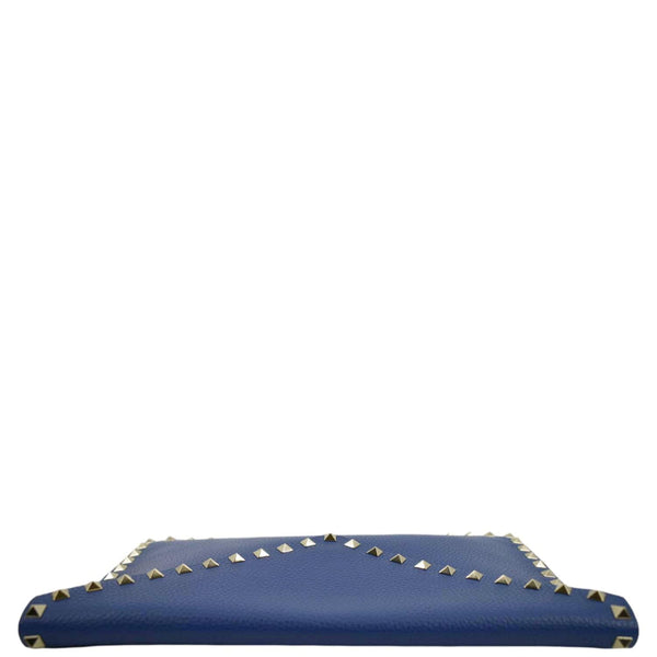 VALENTINO Garavani Rockstud Grainy Envelope Pouch Blue
