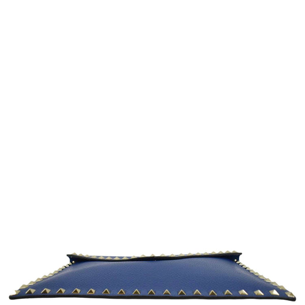 VALENTINO Garavani Rockstud Grainy Envelope Pouch Blue