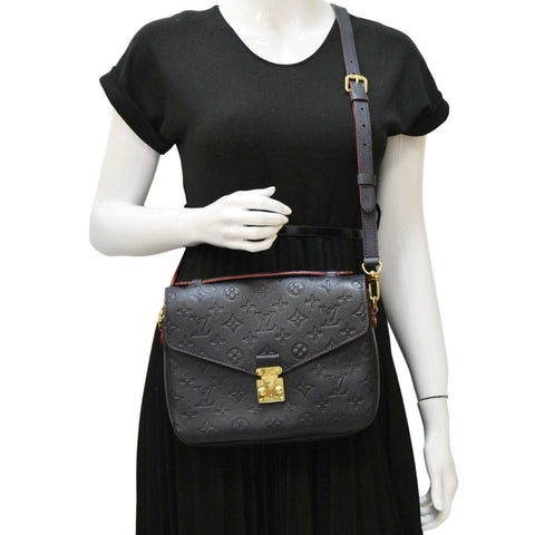 LOUIS VUITTON Metis Pochette Empreinte Leather Crossbody Bag Navy Blue dummy look