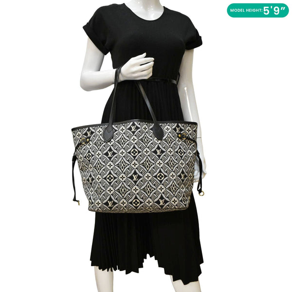 LOUIS VUITTON Since 1854  Shoulder Bag Black dummy look