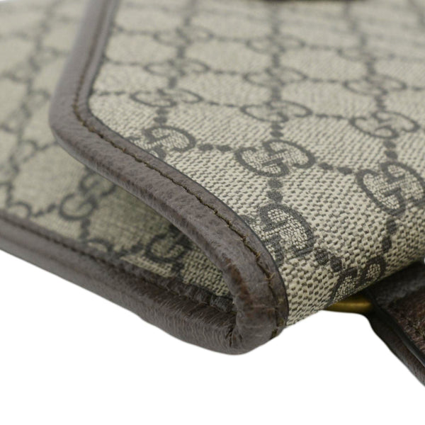 GUCCI Messenger Bag Beige front right corner look