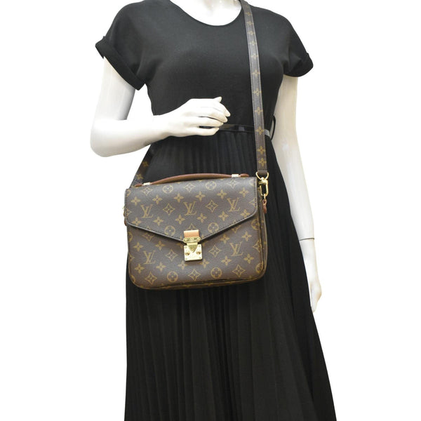 LOUIS VUITTON Metis Pochette Monogram Canvas Crossbody Bag Brown