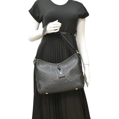 LOUIS VUITTON Black Shoulder Bag dummy look