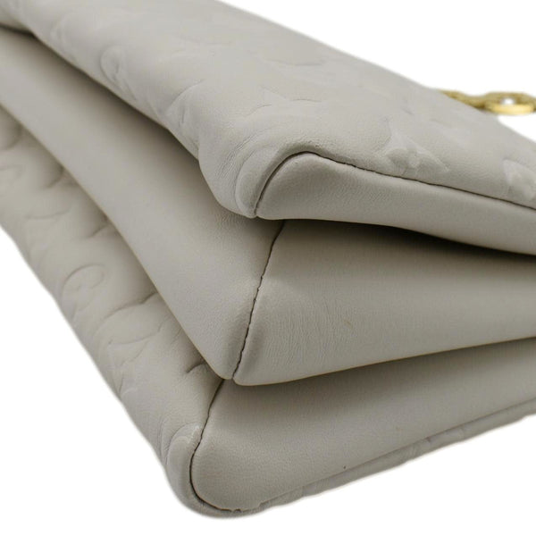 LOUIS VUITTON Creme Shoulder Bag lower right side look