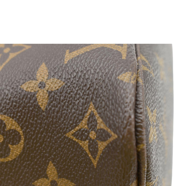 LOUIS VUITTON Brown Shoulder Bag front left end look