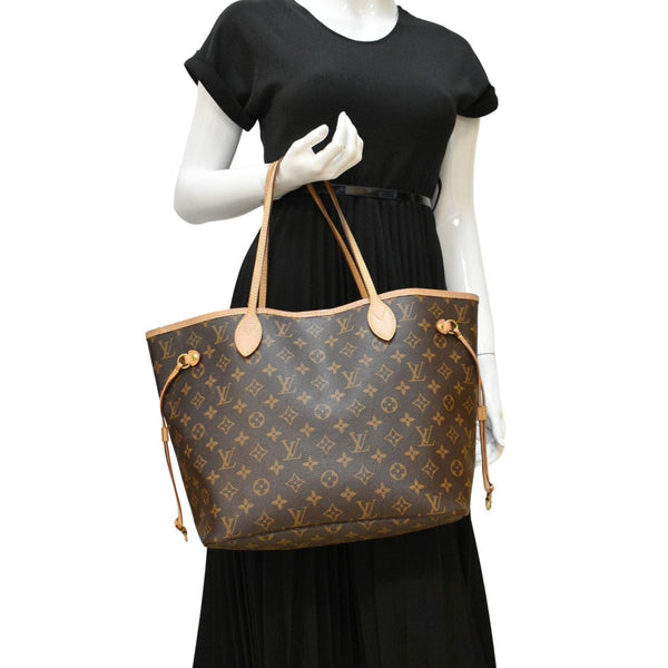 LOUIS VUITTON Brown Shoulder Bag dummy look