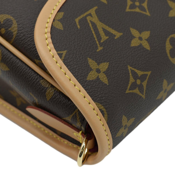 LOUIS VUITTON Brown Shoulder Bag  front right corner look