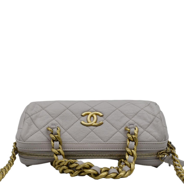  CHANEL mall Quilted Leather Crossbody Bag Light Pink upper look