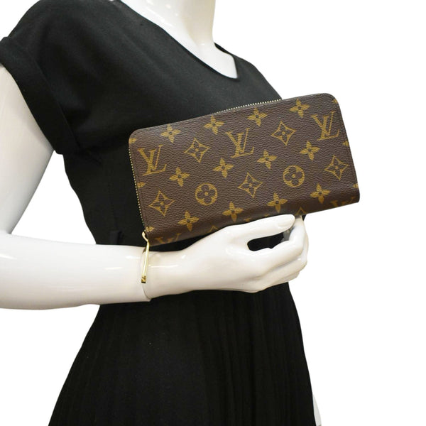 LOUIS VUITTON Monogram Canvas Zippy Wallet Brown