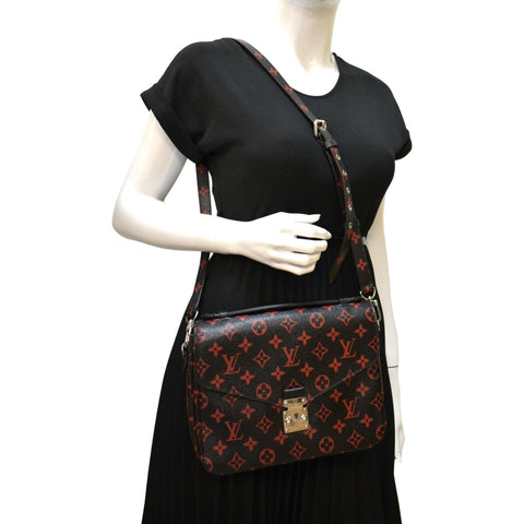 LOUIS VUITTON Metis Pochette Monogram Infrarouge Crossbody Bag Glossy Red
