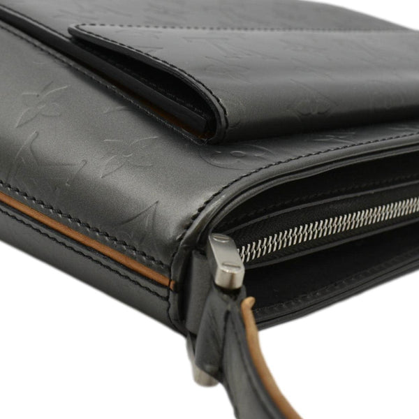 LOUIS VUITTON Leather Shoulder Bag Black  upper right corner look