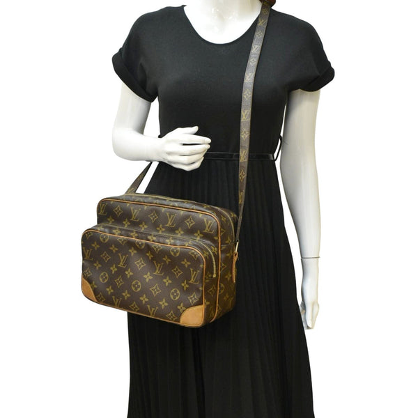 LOUIS VUITTON Nile Vintage Monogram Canvas Crossbody Shoulder Bag