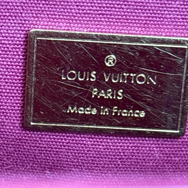 LOUIS VUITTON Pasadena Monogram Vernis Leather Shoulder Bag Red