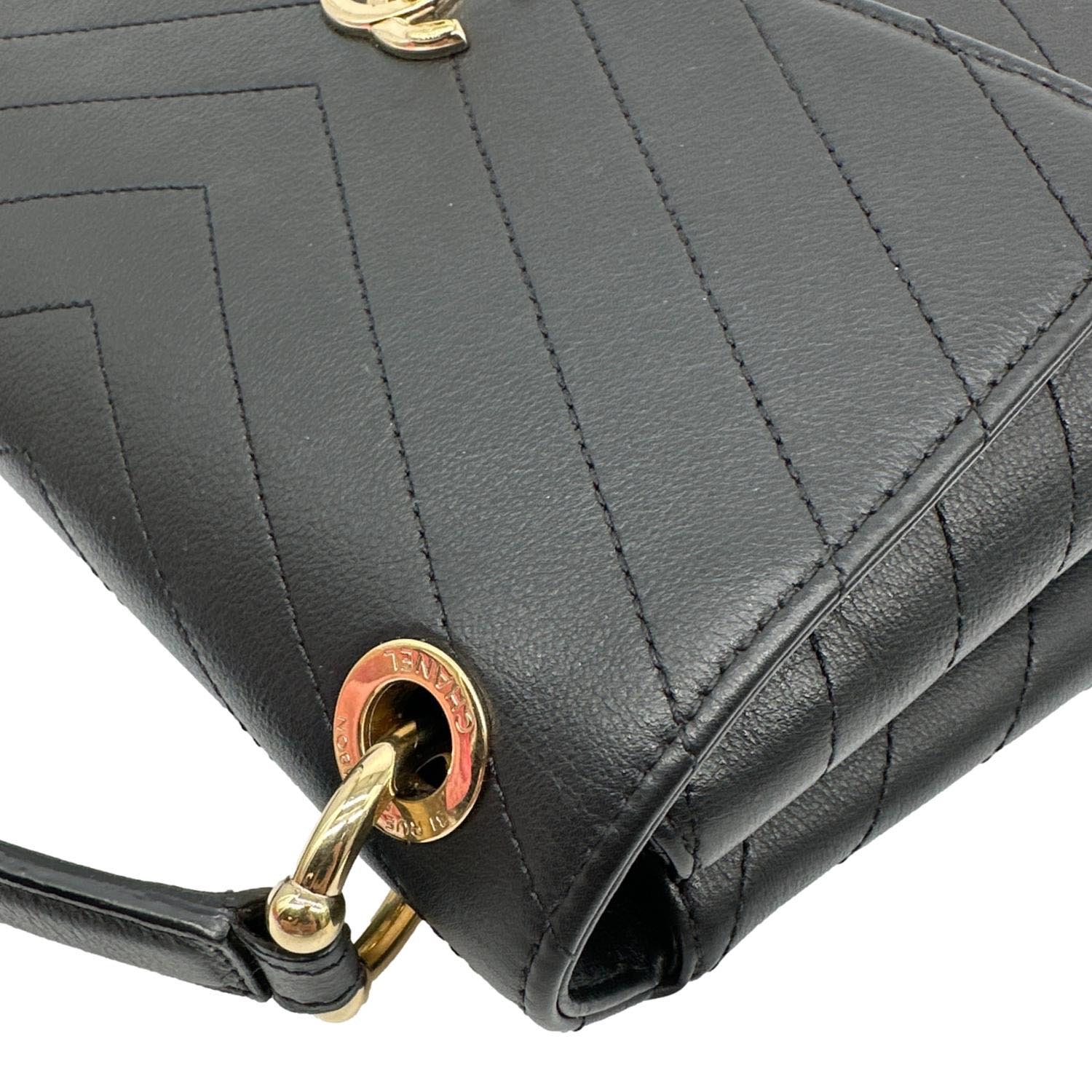 CHANEL Chic Small Chevron Calfskin Leather Top Handle Crossbody Bag Bl