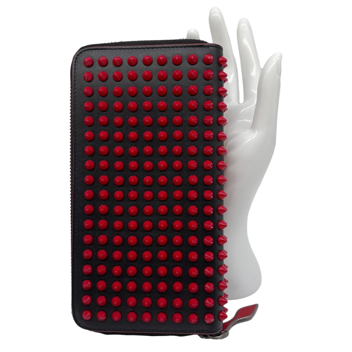 【難あり】Christian Louboutin Panettoneケース CHRISTIAN LOUBOUTIN Panettone Spikes Leather Zip Around Wallet Red