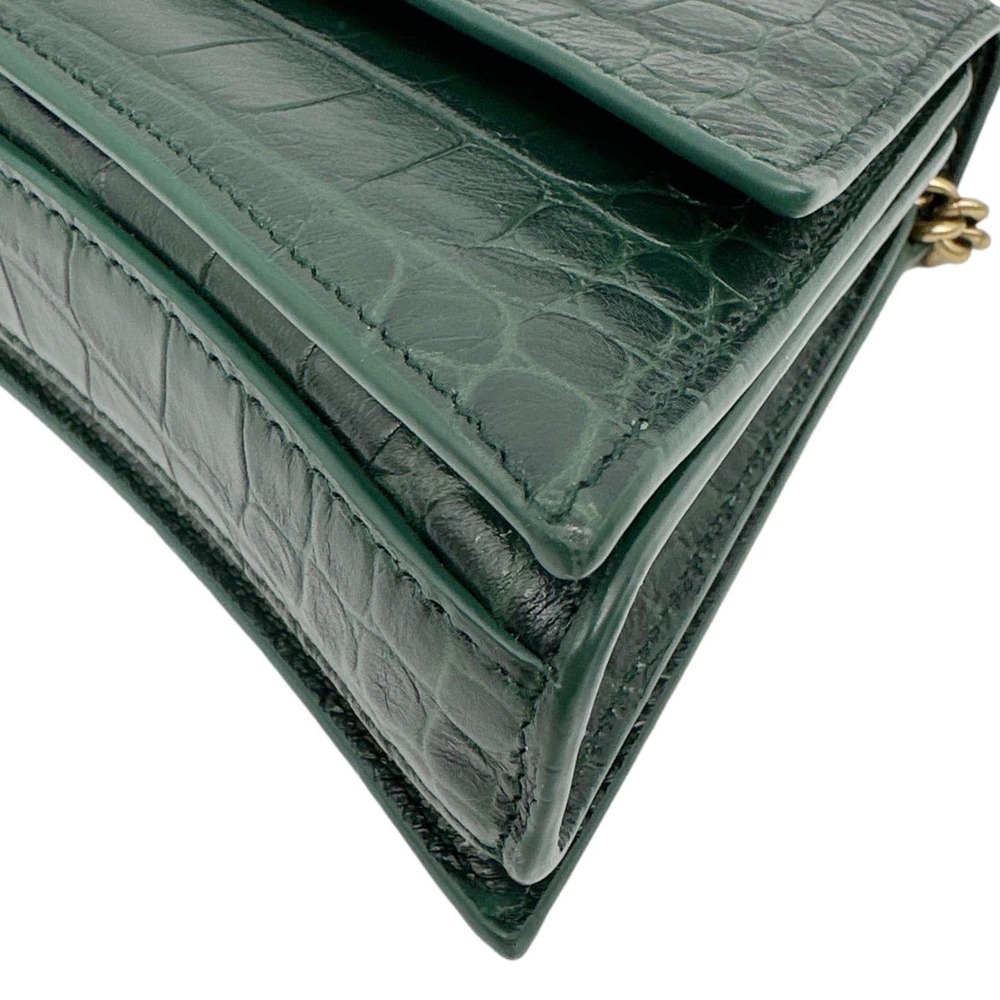 バックラッシュ　ダークグリーン レザー ウォレットチェーン BALENCIAGA Crush Crocodile Embossed Leather Chain Crossbody Bag Green