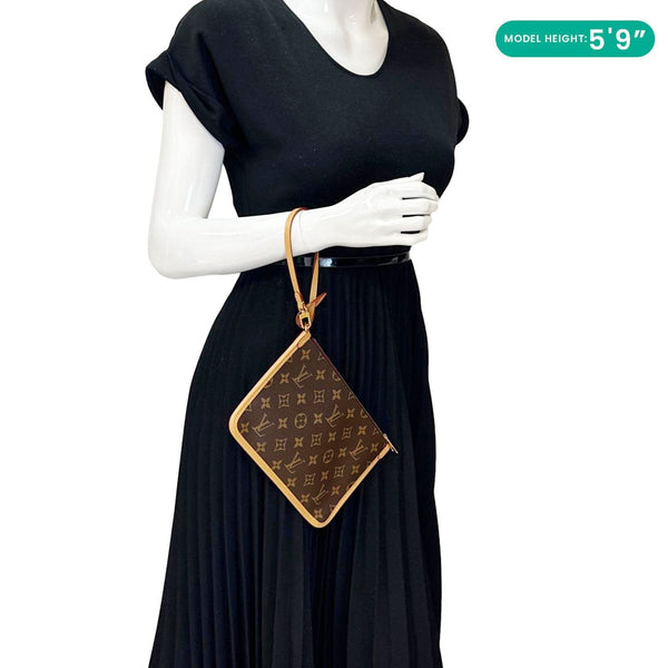 LOUIS VUITTON CarryAll MM Pochette Monogram Canvas Wristlet Brown