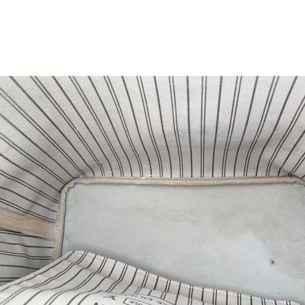 LOUIS VUITTON Neverfull MM Monogram Canvas Tote Bag Brown