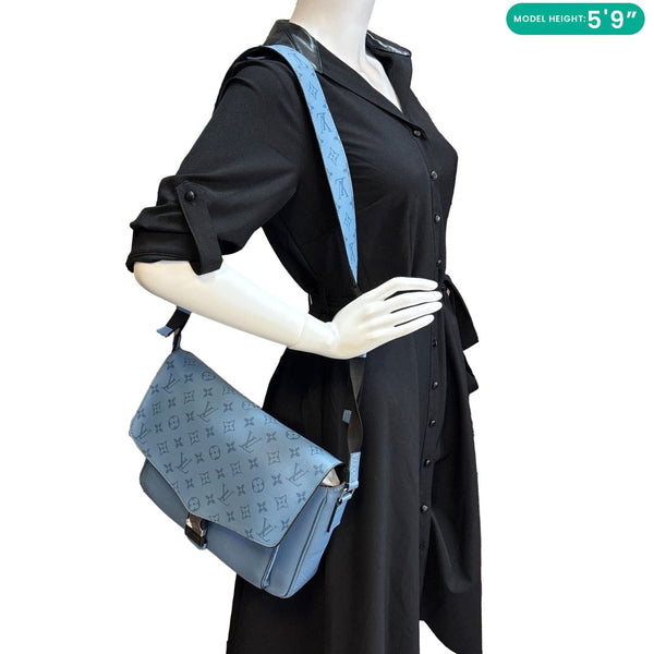 LOUIS VUITTON Taigarama Messengerama Monogram Eclipse Messenger Bag Blue