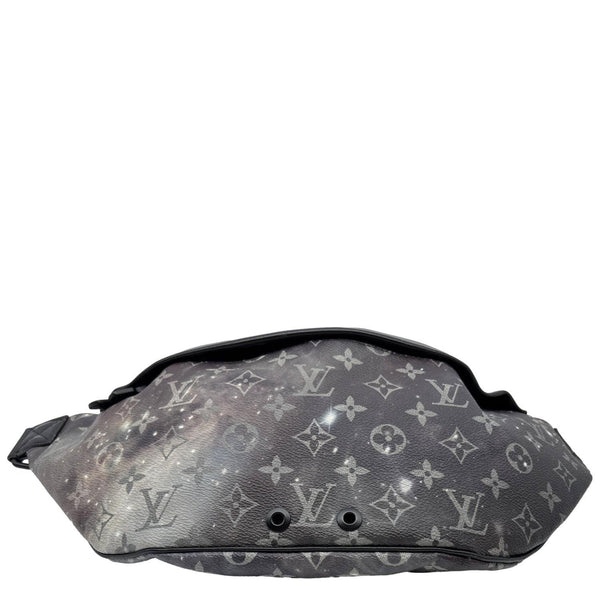 LOUIS VUITTON Discovery Monogram Galaxy Bumbag Black