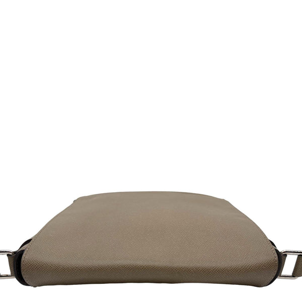 LOUIS VUITTON Roman Taiga Leather Messenger Bag Beige