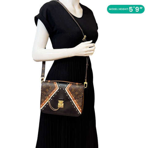 LOUIS VUITTON Metis Pochette Brogue Reverse Monogram Shoulder Bag Black