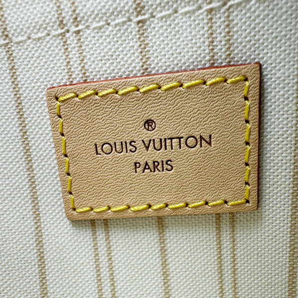 LOUIS VUITTON Neverfull Damier Azur Pochette Wristlet White