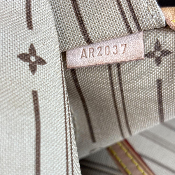 LOUIS VUITTON Neverfull MM Monogram Canvas Tote Bag Brown