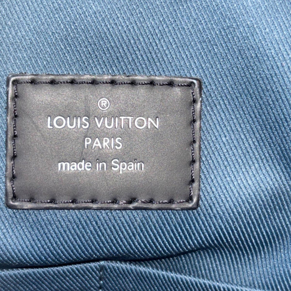 LOUIS VUITTON District MM Damier Graphite Messenger Bag Black