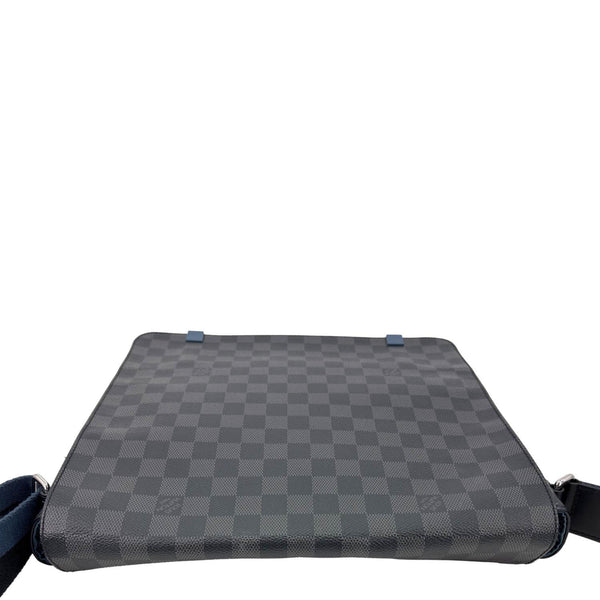 LOUIS VUITTON District MM Damier Graphite Messenger Bag Black