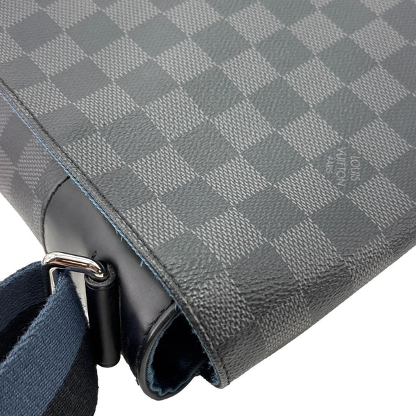 LOUIS VUITTON District MM Damier Graphite Messenger Bag Black