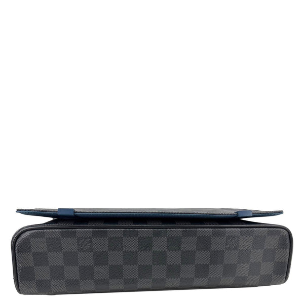 LOUIS VUITTON District MM Damier Graphite Messenger Bag Black