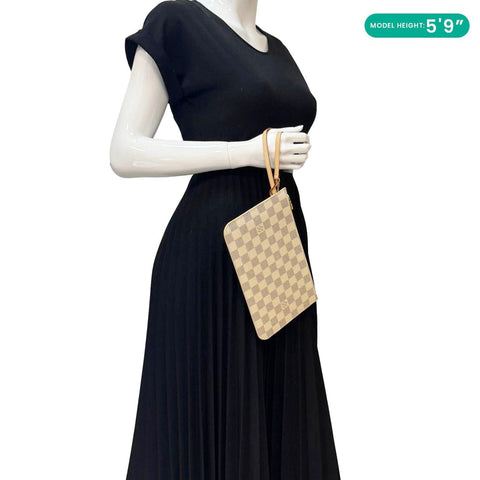 LOUIS VUITTON Neverfull Damier Azur Pochette Wristlet White