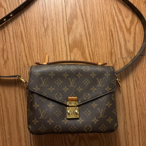 412510-DDH LV Metis pochette