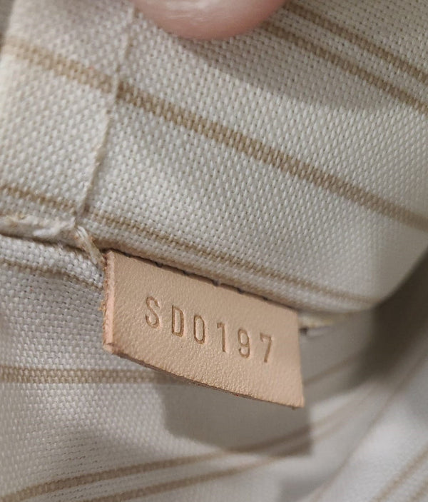 LOUIS VUITTON Neverfull  Damier Azur Pochette Wristlet Pouch White