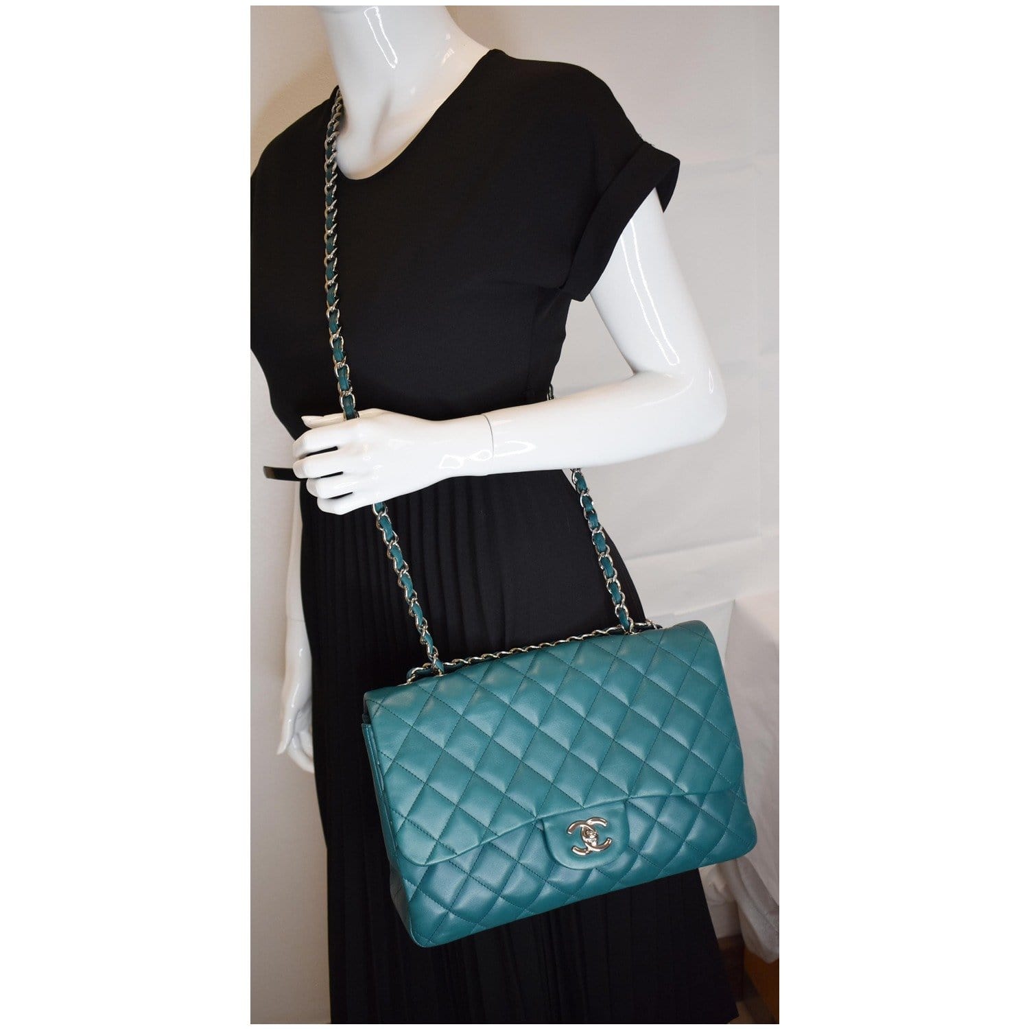 Chanel timeless classic jumbo vintage flap Crossbody bag – Phivo