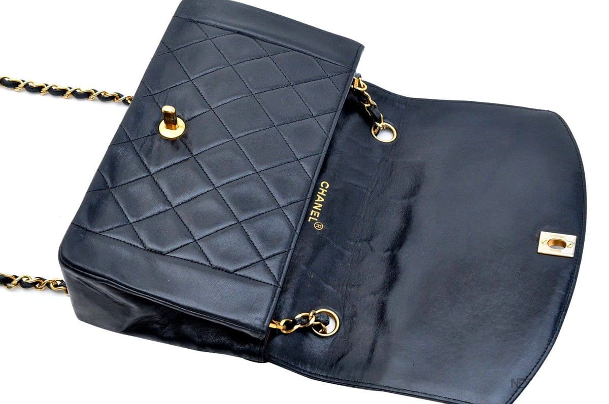 Aish..! 💕  Chanel classic, Fashion, Shoulder bag