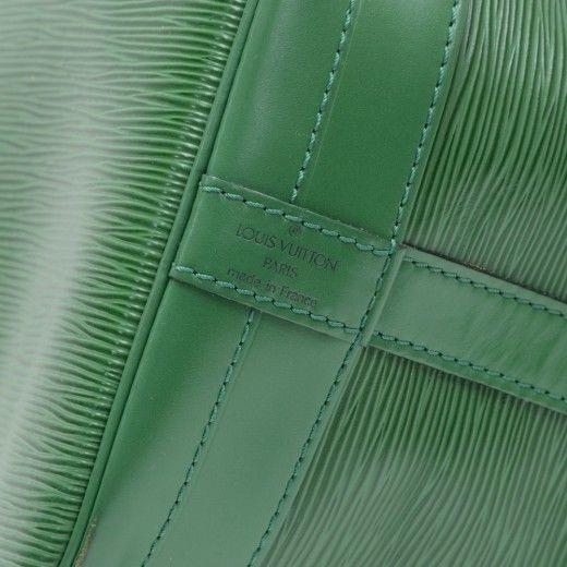 Noé leather handbag Louis Vuitton Green in Leather - 32261235