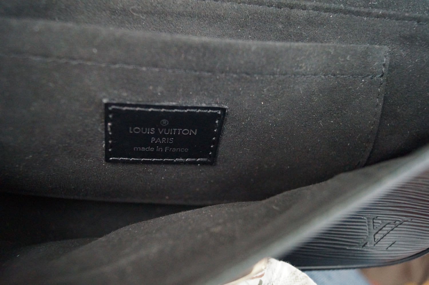 Louis Vuitton Boring Montaigne PM Epi Noir M59322 2148103564574