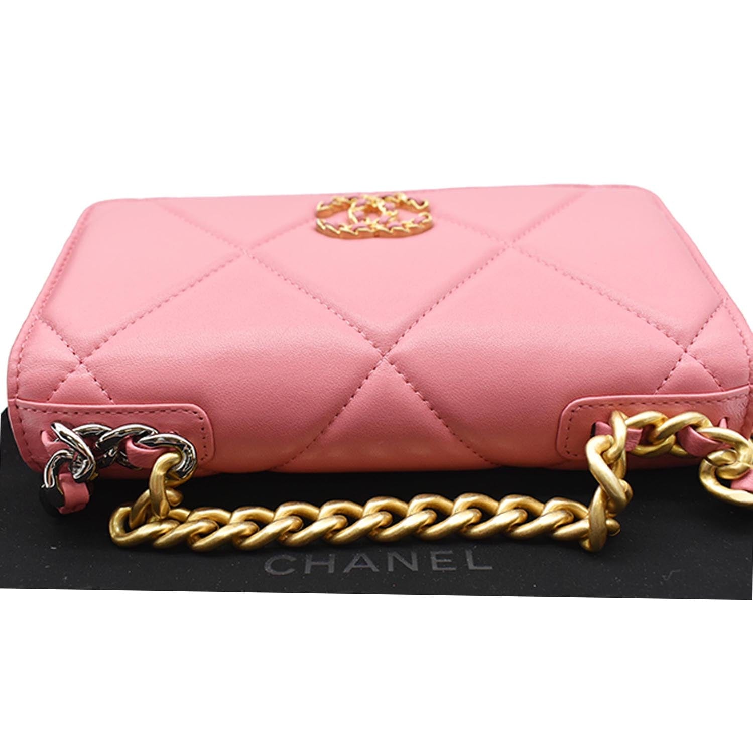 Leather card wallet Chanel Pink in Leather - 36657145