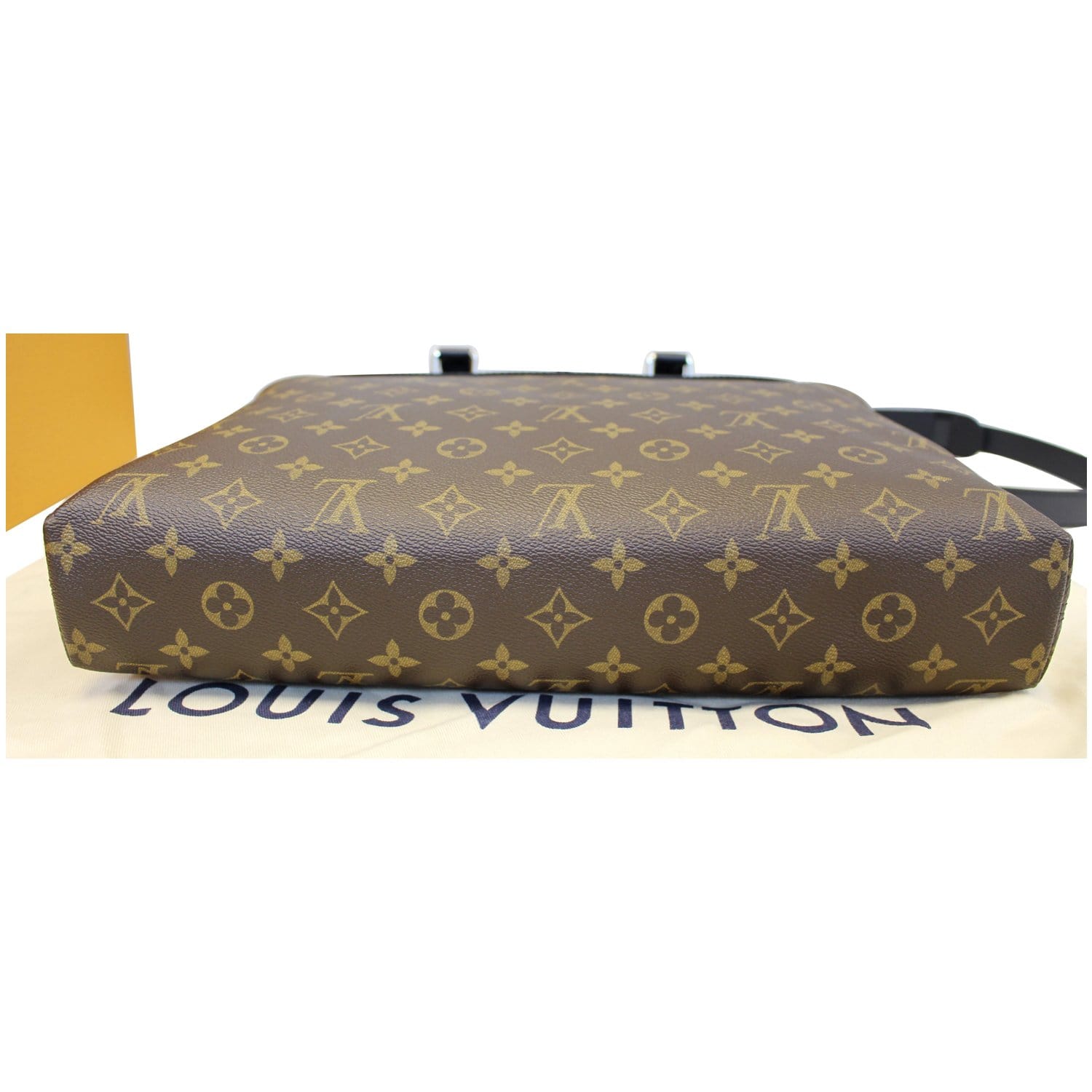 Louis Vuitton Monogram Macassar Canvas Porte-Documents Jour Bag Louis  Vuitton
