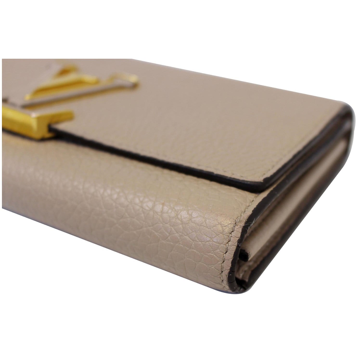 Louis Vuitton Capucines wallet in pebble Taurillon Beige Leather ref.249395  - Joli Closet