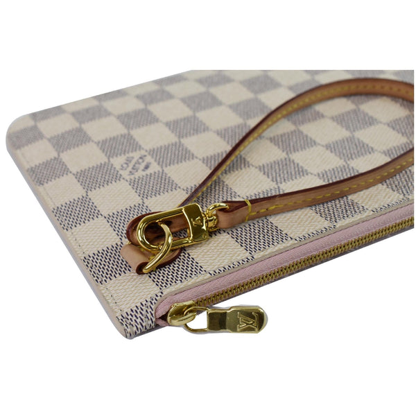 Louis Vuitton Pochette Neverfull MM Pouch corner preview