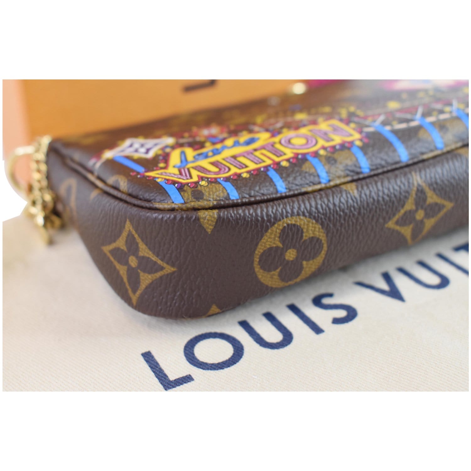 Louis Vuitton 2018 Christmas Animation Monogram Mini Pochette Accessories -  Brown Mini Bags, Handbags - LOU295385