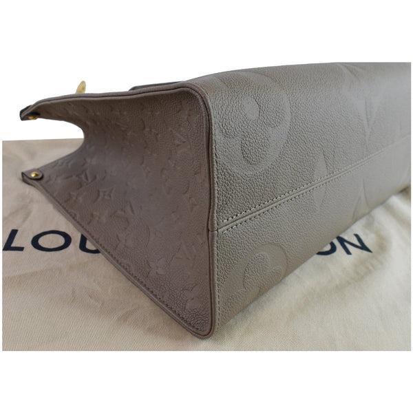 Louis Vuitton Onthego MM corner Preview Handbag