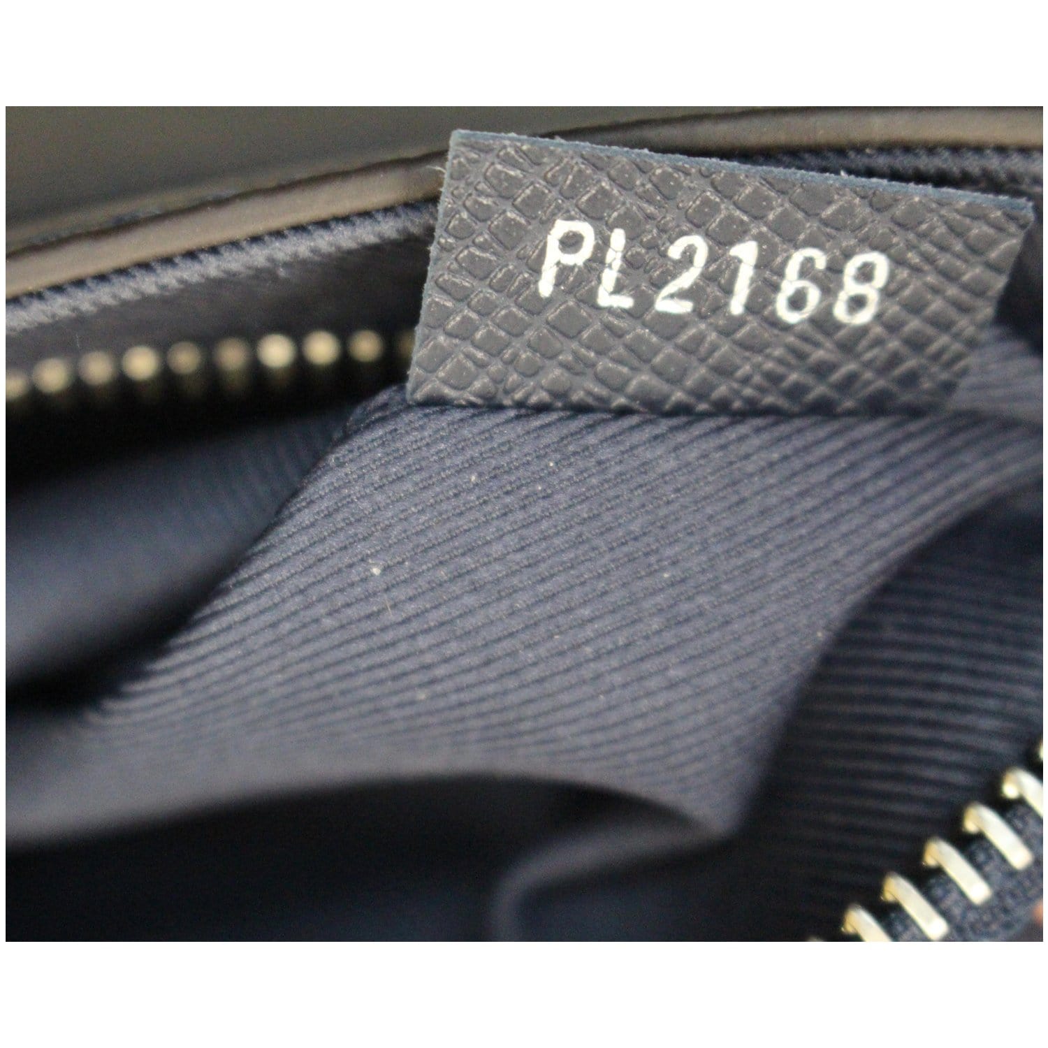 Handbags Louis Vuitton Louis Vuitton Taiga Roman mm Shoulder Bag Gracie M32623 LV Auth 32361a
