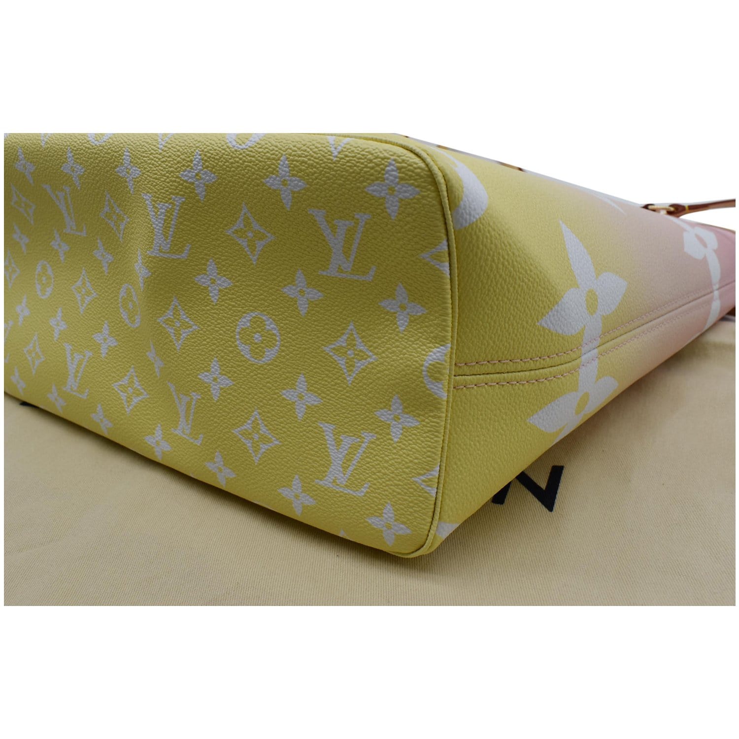 Louis Vuitton Giant Monogram Canvas By The Pool Neverfull MM Tote (SHF –  LuxeDH