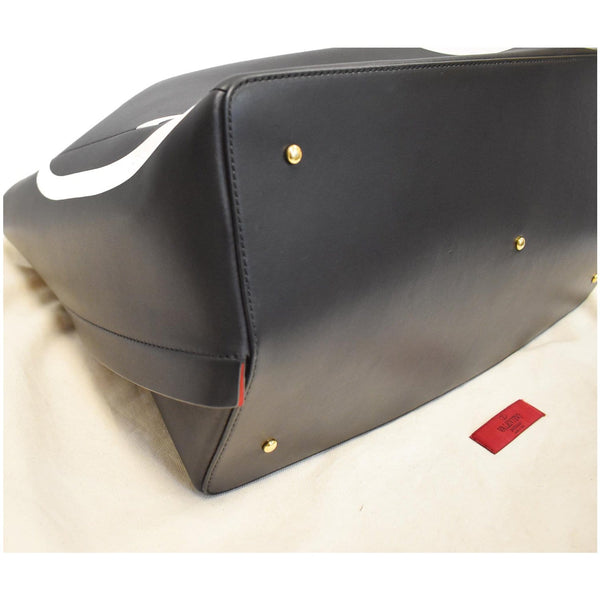 Valentino Sac Medium Shopping V Logo Escape Tote bag - bottom studs | DDH