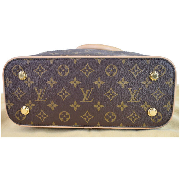 Louis Vuitton Carry All MM Shoulder Handbag bottom